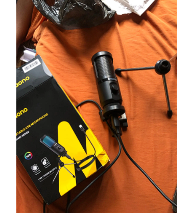 Microfone Condensador para Podcast.